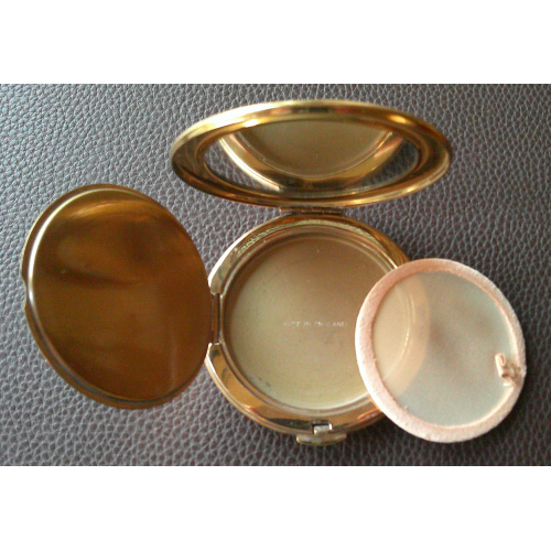 A Vintage Floral Design Compact by KG