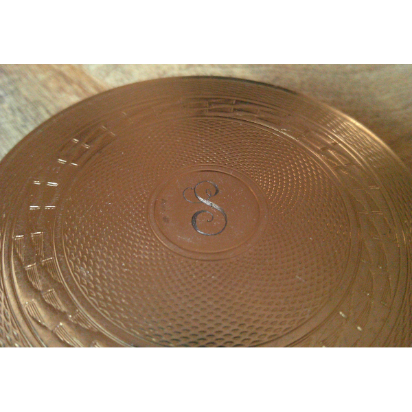 A Vintage (Stratton) Round Gold Coloured Spiral Compact